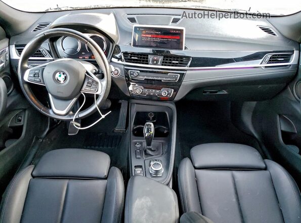 WBXYH9C05M5S06597 2021 BMW X2 Gray Vista del salpicadero