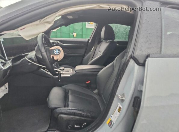 WBY33AW08RFS08749 2024 BMW I4 Silver Vista interior delantera