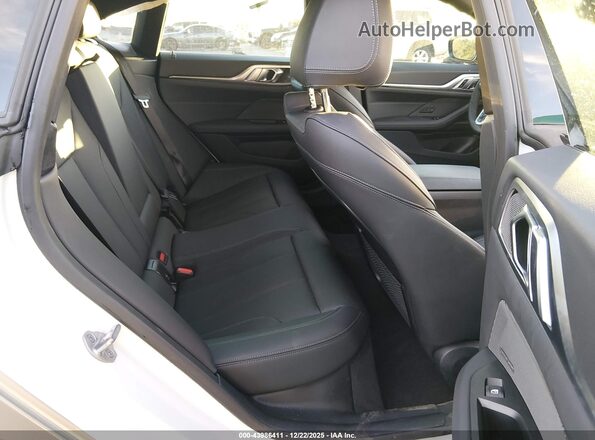 WBY33AW09RFS92970 2024 BMW I4 Gold Widok naklejki z numerem VIN