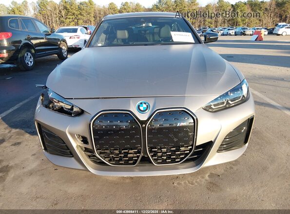 WBY33AW09RFS92970 2024 BMW I4 Gold Widok zestawu wskaźników