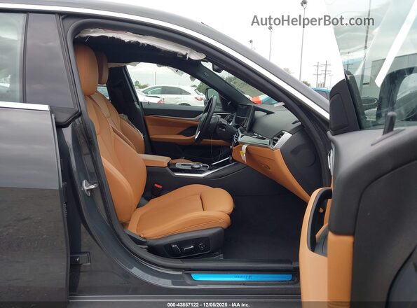 WBY43AW0XRFS24827 2024 BMW I4 Gray Vista interior delantera