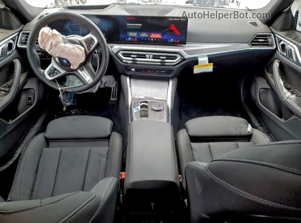 WBY83FB03RFS88261 2024 BMW I4 Gray Вид панелі приладів