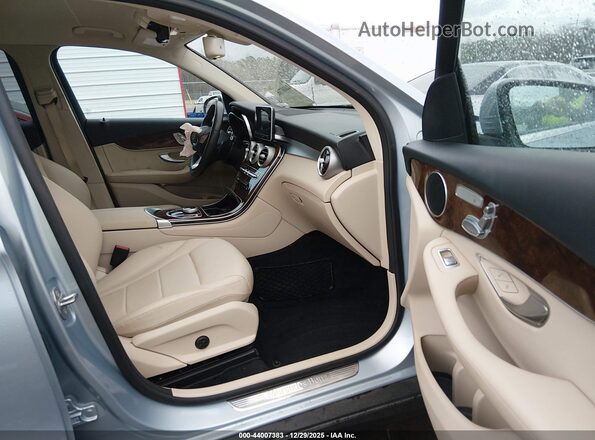 WDC0G4KB9HF206888 2017 MERCEDES-BENZ GLC 300 Light Blue Вид салона спереди