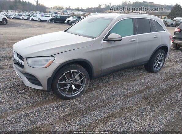 WDC0G8EBXLF735066 2020 MERCEDES-BENZ GLC 300 Серебряный Передняя левая четверть