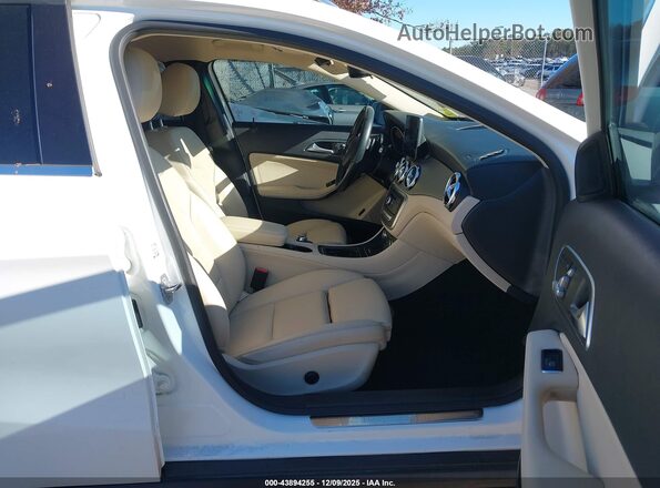 WDCTG4EB0KU005408 2019 MERCEDES-BENZ GLA 250 White Vista interior delantera