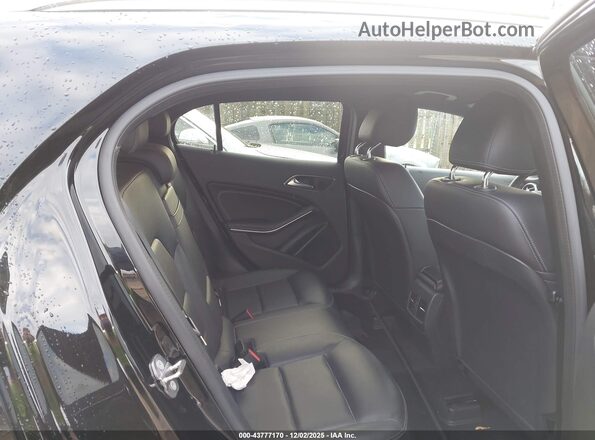 WDCTG4EB1JJ489069 2018 MERCEDES-BENZ GLA 250 Black VIN կոդի պիտակի տեսք