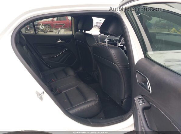 WDCTG4EB1KU009502 2019 MERCEDES-BENZ GLA 250 White Vista de la etiqueta del VIN