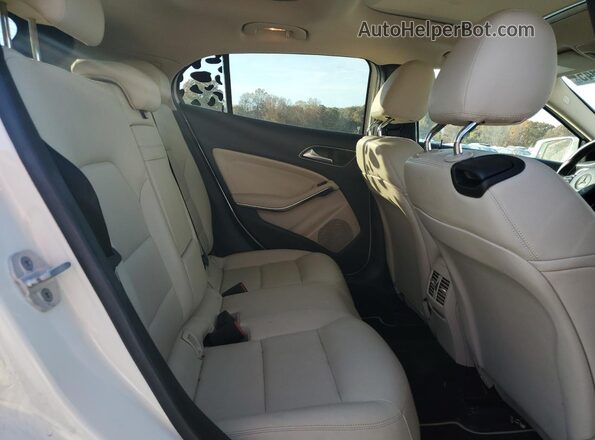 WDCTG4EB4GJ192080 2016 MERCEDES-BENZ GLA Белый Вид задней части салона