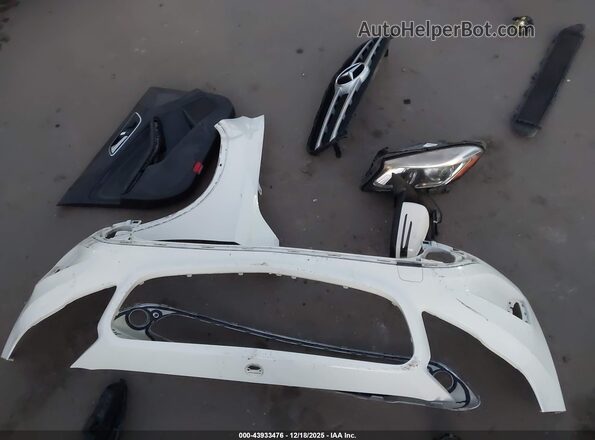 WDCTG4EB5HJ356583 2017 MERCEDES-BENZ GLA 250 White Vista del cuadro de instrumentos