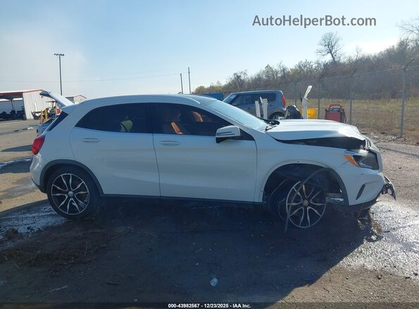 WDCTG4EB6GJ261187 2016 MERCEDES-BENZ GLA 250 White Vista interior trasera