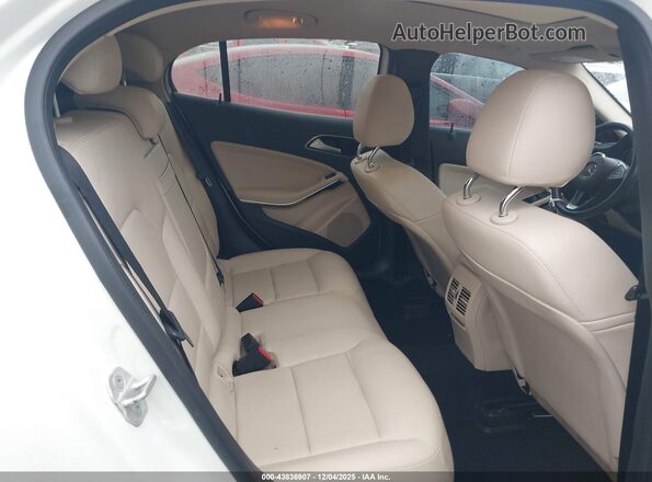 WDCTG4EB6HJ362974 2017 MERCEDES-BENZ GLA 250 White VIN კოდის სტიკერის ხედი