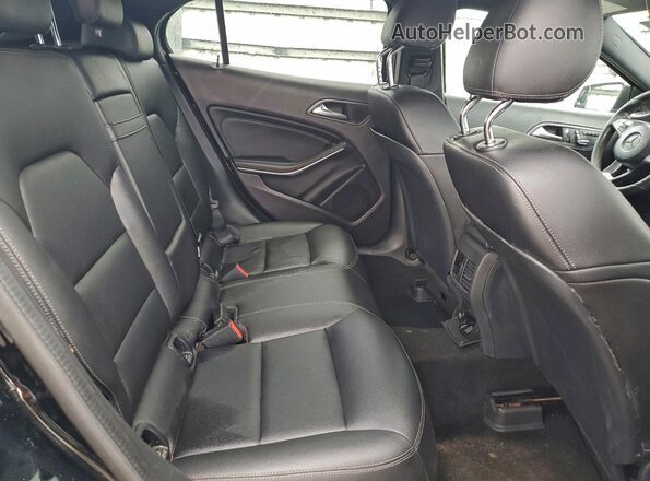 WDCTG4EB6JJ458724 2018 MERCEDES-BENZ GLA Black Widok wnętrza z tyłu