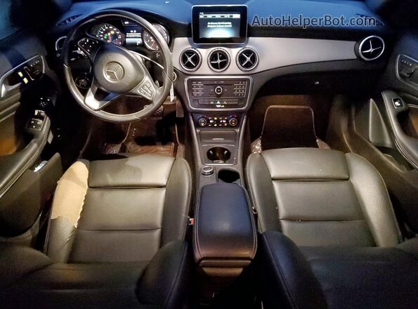 WDCTG4EB7HJ345990 2017 MERCEDES-BENZ GLA Black Vista del salpicadero