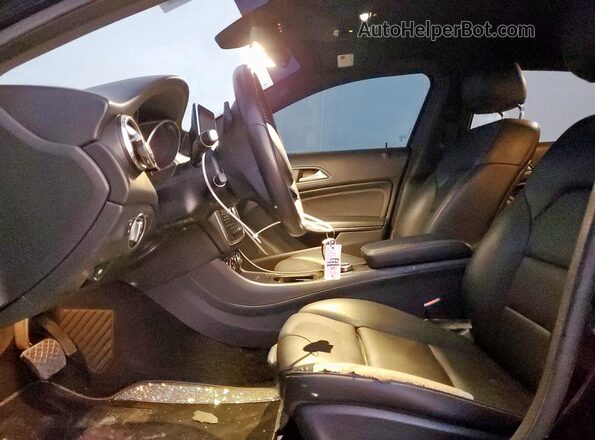 WDCTG4EB7HJ345990 2017 MERCEDES-BENZ GLA Black Vista interior delantera