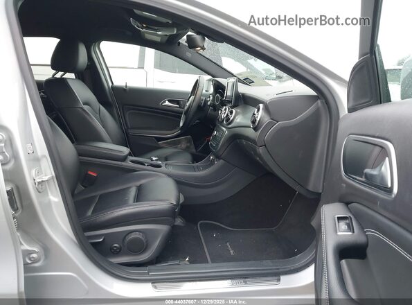 WDCTG4EB8GJ210242 2016 MERCEDES-BENZ GLA 250 Silver წინა სალონის ხედი