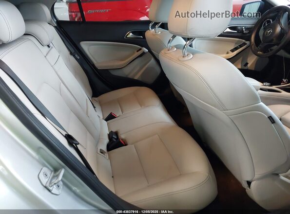 WDCTG4EBXJJ421854 2018 MERCEDES-BENZ GLA 250 White Vista de la etiqueta del VIN