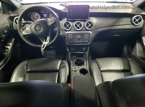 WDCTG4GB0GJ271789 2016 MERCEDES-BENZ GLA Black Vista del salpicadero