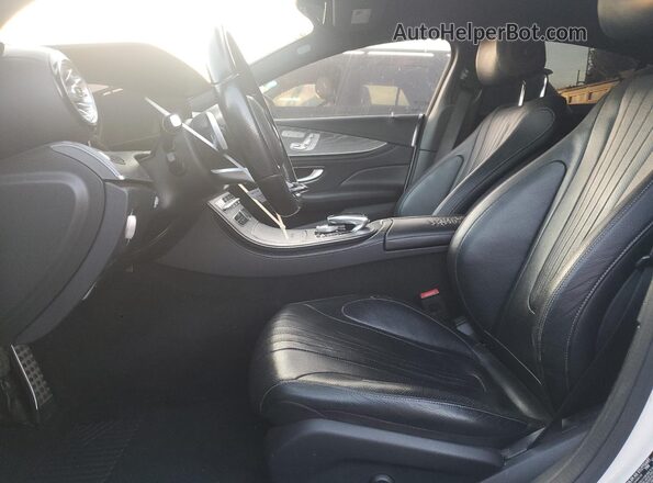 WDD2J5JB6KA031064 2019 MERCEDES-BENZ CLS-CLASS White Вид салону спереду