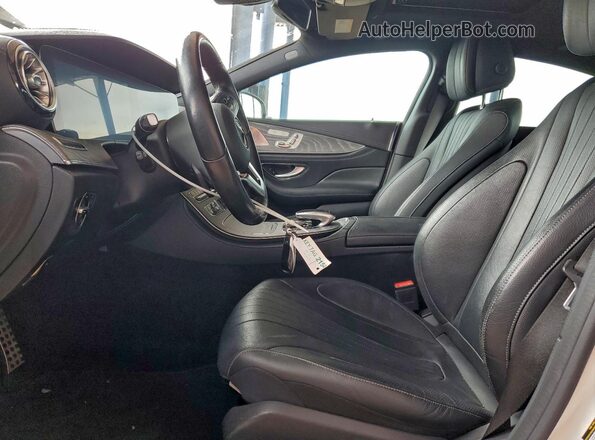 WDD2J5JBXKA010332 2019 MERCEDES-BENZ CLS-CLASS White Widok wnętrza z przodu