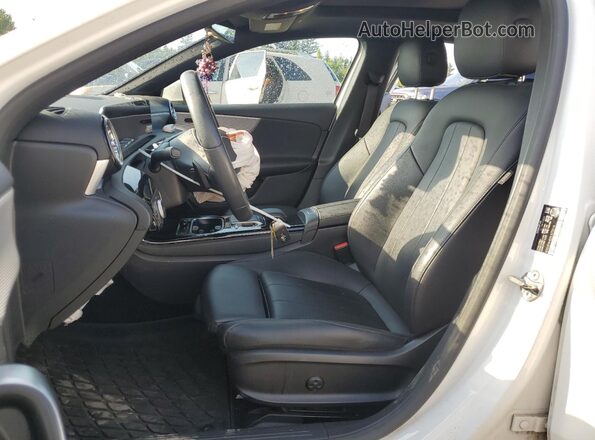 WDD3F4HB2KJ075214 2019 MERCEDES-BENZ A Белый Вид салона спереди
