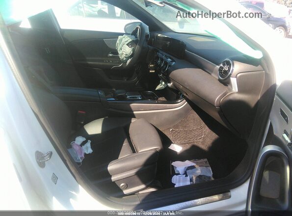 WDD3G4EB0KW026226 2019 MERCEDES-BENZ A 220 Белый Вид салона спереди