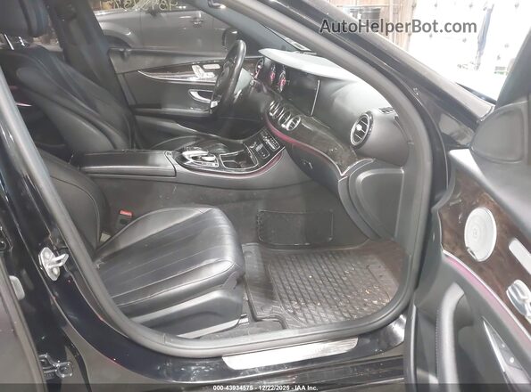 WDDZF4KB2HA060823 2017 MERCEDES-BENZ E-CLASS Черный Вид салона спереди