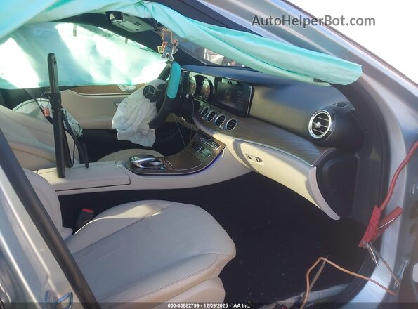 WDDZF4KB5JA360099 2018 MERCEDES-BENZ E-CLASS Серебряный Вид салона спереди