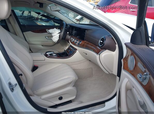 WDDZF4KB8KA588745 2019 MERCEDES-BENZ E-CLASS White Вид салону спереду