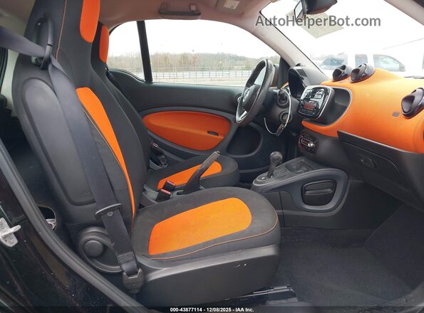 WMEFJ5DA3GK069871 2016 SMART FORTWO Оранжевый Вид салона спереди