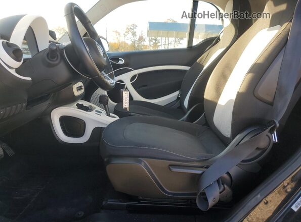 WMEFJ9BA5JK280359 2018 SMART FORTWO Серый Вид салона спереди