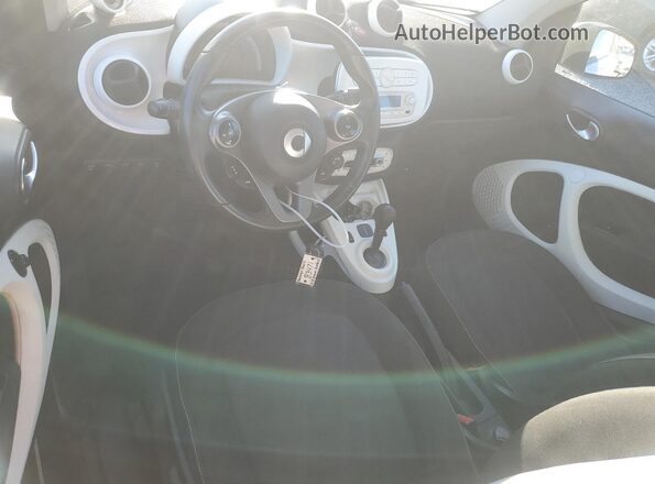 WMEFJ9BA5JK280359 2018 SMART FORTWO Серый Вид панели приборов