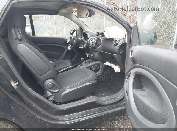 WMEFK5DA9HK152980 2017 SMART FORTWO Черный Вид салона спереди