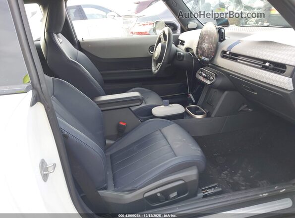 WMW23GD06S2W75195 2025 MINI HARDTOP Белый Вид салона спереди