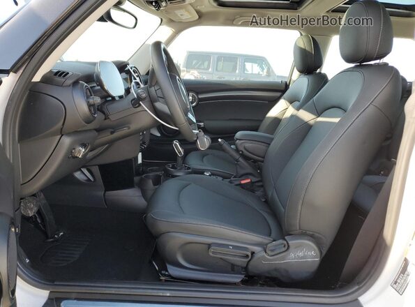 WMW33DH02R2U93002 2024 MINI COOPER White Vista interior delantera