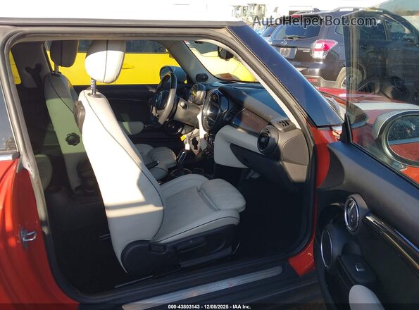 WMWXR5C02L2M23665 2020 MINI HARDTOP Оранжевый Вид салона спереди