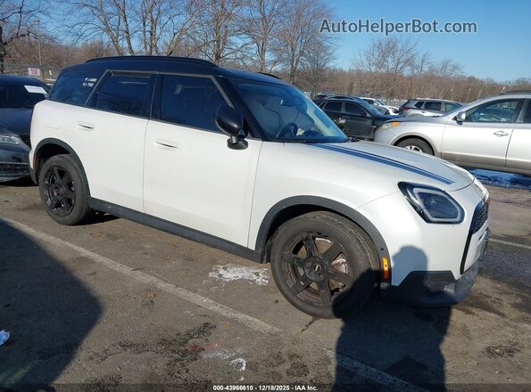 WMZ23GA09S7R15625 2025 MINI COUNTRYMAN Белый Передняя правая четверть