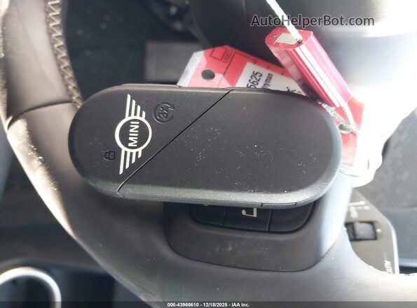 WMZ23GA09S7R15625 2025 MINI COUNTRYMAN Белый Вид панели приборов