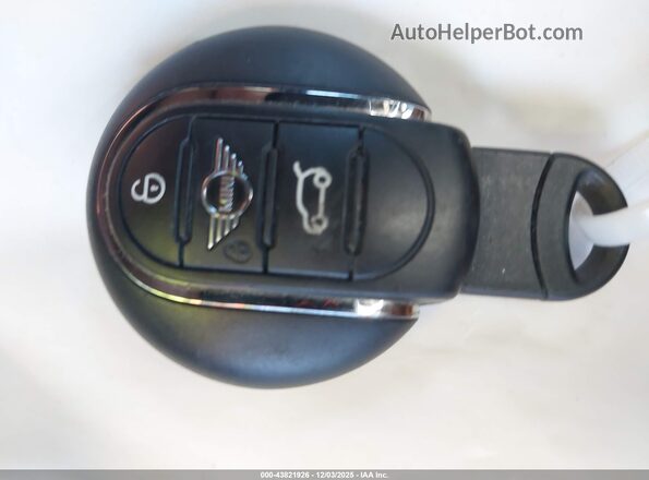 WMZ83BR08P3P56502 2023 MINI COUNTRYMAN Красный Вид панели приборов