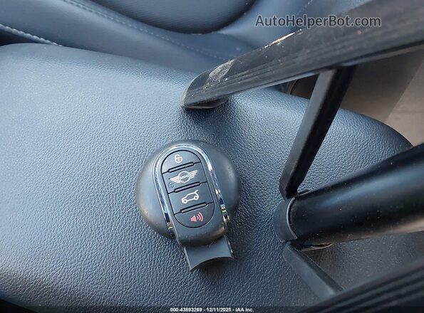 WMZYT5C35J3E19090 2018 MINI COUNTRYMAN Белый Вид панели приборов