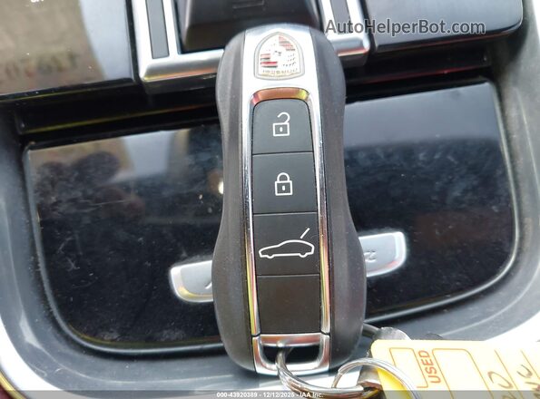 WP0AA2A74LL101831 2020 PORSCHE PANAMERA Красный Вид панели приборов