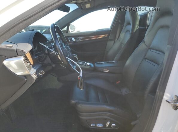 WP0AA2A7XJL102897 2018 PORSCHE PANAMERA Белый Вид салона спереди