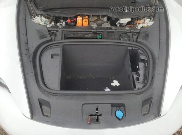 WP0AB2Y14LSA51780 2020 PORSCHE TAYCAN Белый Вид задней части салона