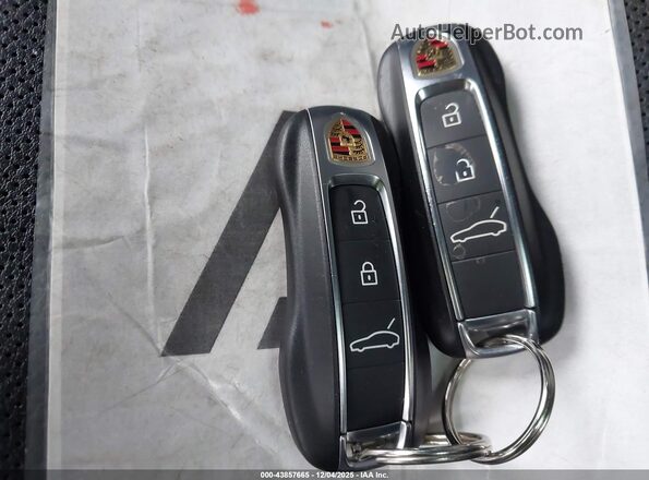 WP0AJ2A75PL101018 2023 PORSCHE PANAMERA Blue Vista del salpicadero