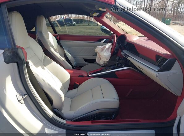 WP0CB2A95NS245145 2022 PORSCHE 911 Белый Вид салона спереди
