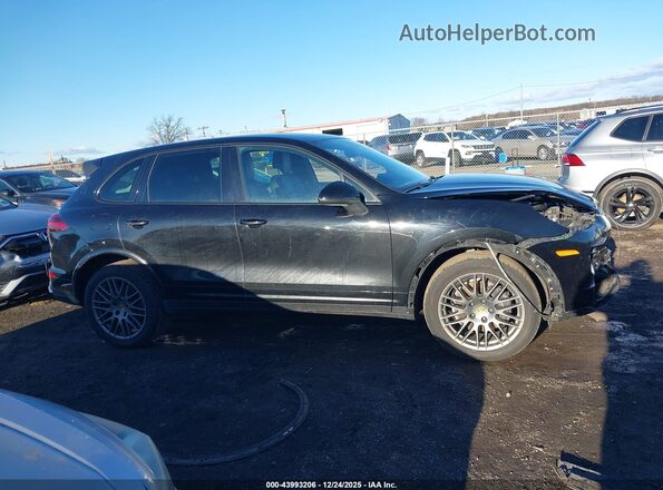 WP1AA2A21HKA84177 2017 PORSCHE CAYENNE Черный Вид задней части салона
