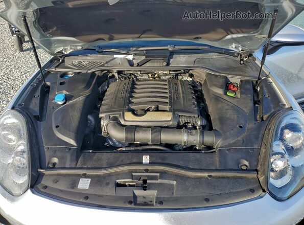 WP1AA2A26JKA06306 2018 PORSCHE CAYENNE Серебряный Вид задней части салона