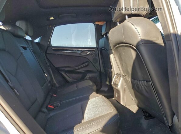 WP1AA2A50PLB02543 2023 PORSCHE MACAN Серебряный Вид задней части салона