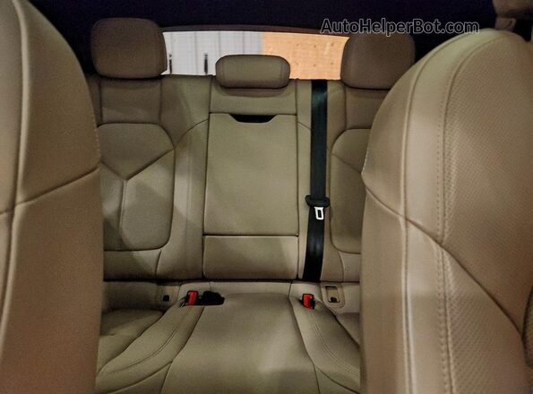 WP1AA2A52RLB18732 2024 PORSCHE MACAN Серебряный Вид задних сидений