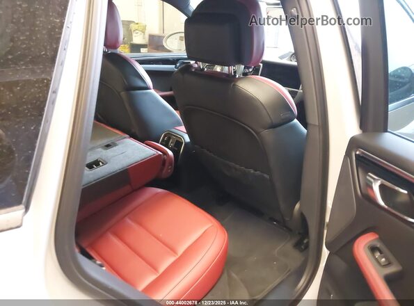 WP1AA2A52TLB00335 2026 PORSCHE MACAN Серый Вид наклейки с VIN-кодом