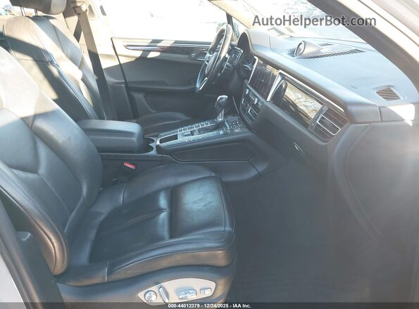 WP1AA2A54LLB13247 2020 PORSCHE MACAN Серый Вид салона спереди